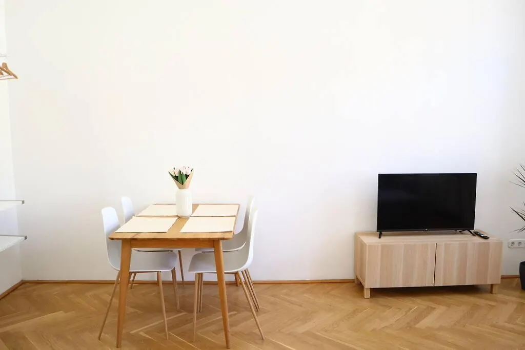 Bloom - Cozy Apartment, 5 Stops To City Center Wien 0*,  Österreich