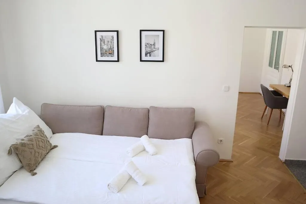 Apartment Bloom - Cozy Apartment, 5 Stops To City Center Wien