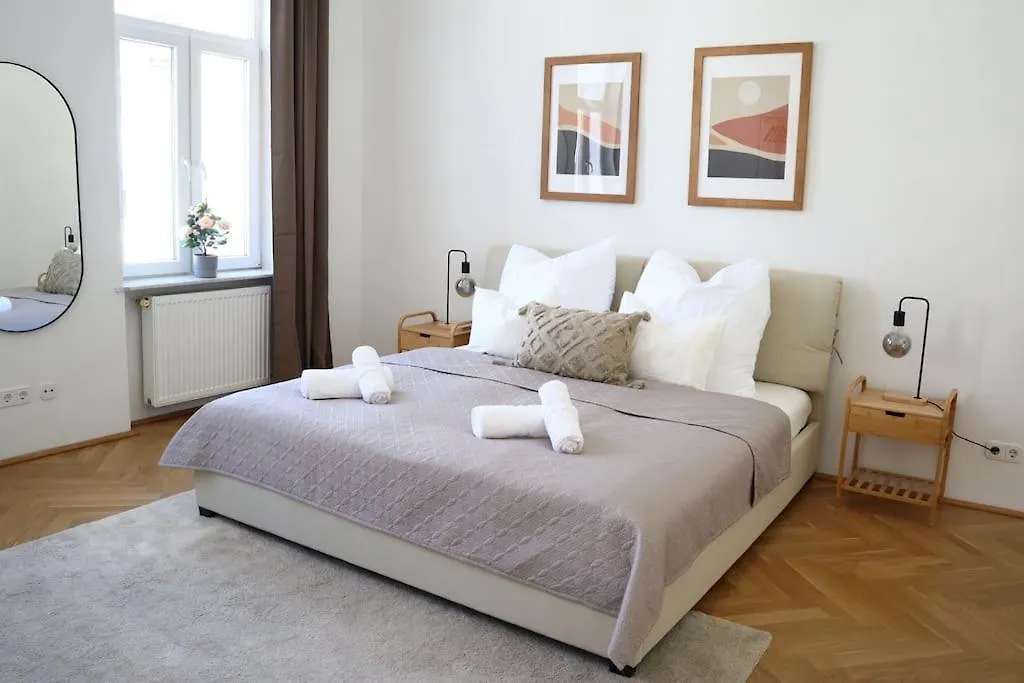 Bloom - Cozy Apartment, 5 Stops To City Center location
