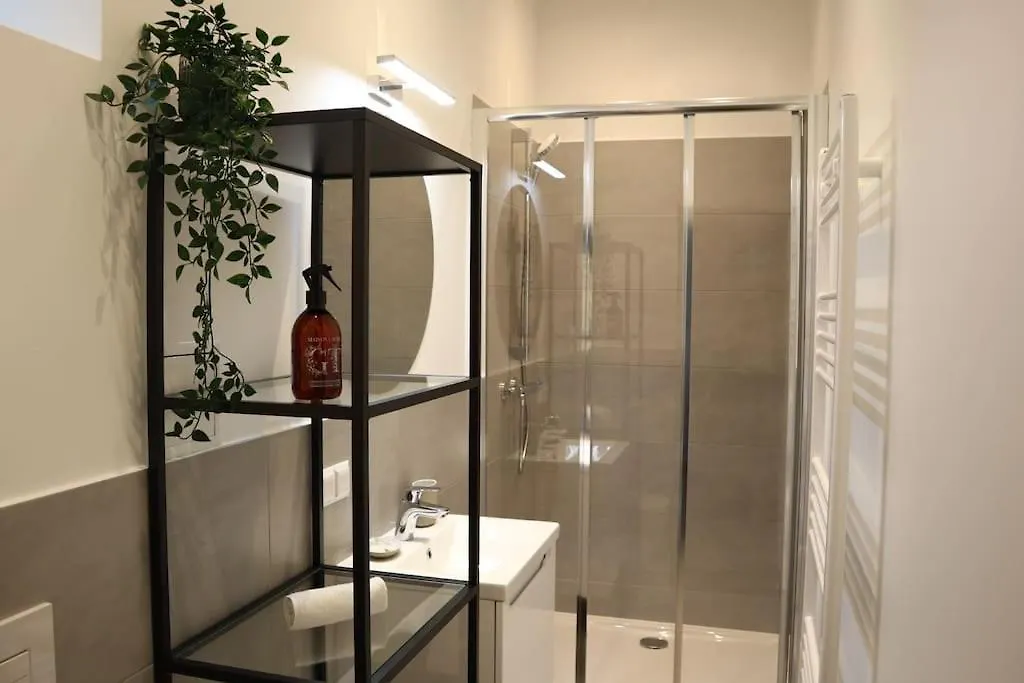 Bloom - Cozy Apartment, 5 Stops To City Center Vienna 0*,  Austria